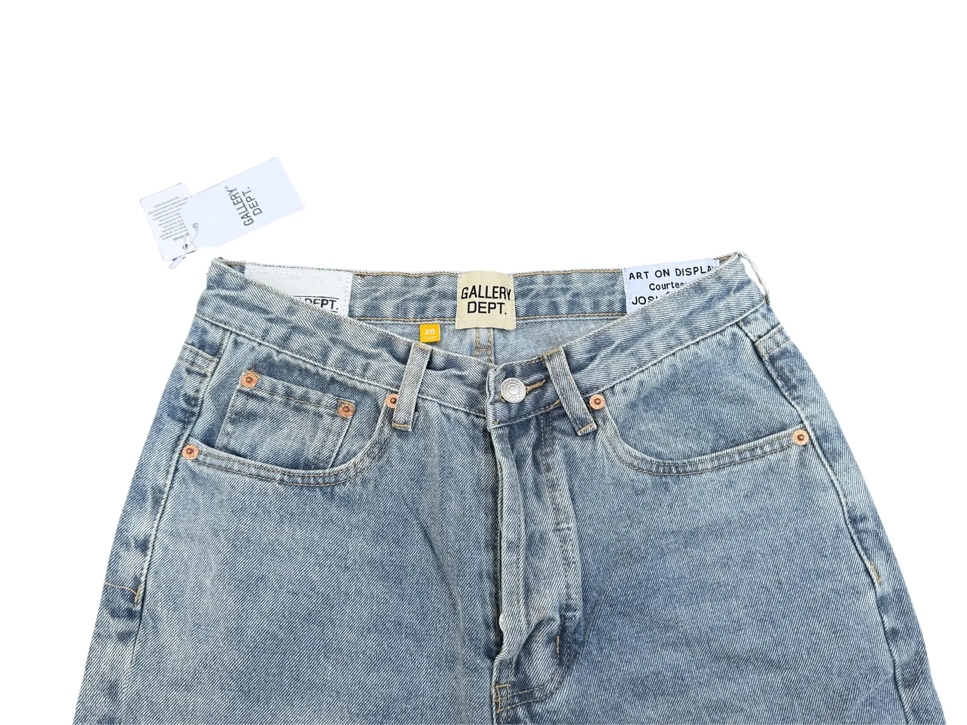 P246💰G11 GALLERY DEPT. Denim bell-bottoms, washed and distressed spliced ​​jeans. GALLERY is attracted by these bell-bottoms. Whether it is a reset of Carhartt or Levis, it creates a strong brand style. Since these pants are modified from rare vintage, the production capacity is limited. Therefore, after many icons wore them, these pants were once hard to find. Later, perhaps due to the improvement of GD's business in the past two years and the expansion of production lines, the brand itself lowered the price, so I can't wait any longer for these pants this year and will definitely buy them. During the process of the denim washing plant, the owner of the washing plant helped introduce a boss who had worked for Levi's foundry and started his own business. This also paved the way for the following styles. Therefore, Levi's remodeled single product for the base plate is really familiar. Whether it is the fabrics supplied or the lathes used in production, there is nothing to choose from. -Color: blue -Size: S-XXL (corresponding to 28-36)